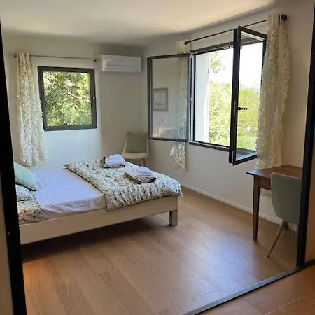 L'appart Du Mas Du Zebu Bleu Apartment Vernegues